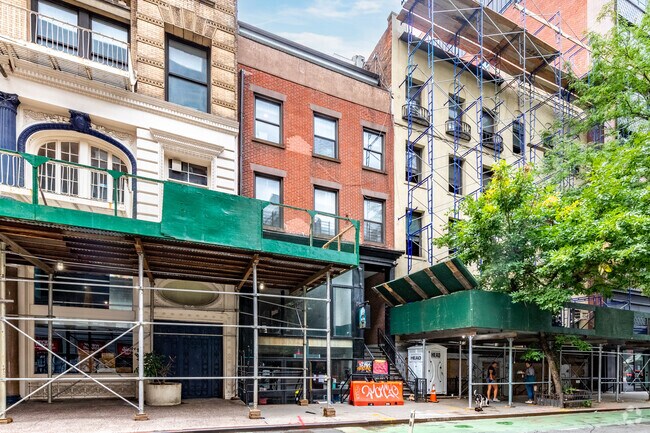 Foto principal - 22 E 13th St