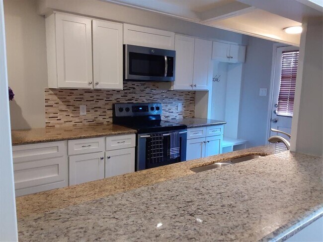Building Photo - 13148 Trail Hollow Dr