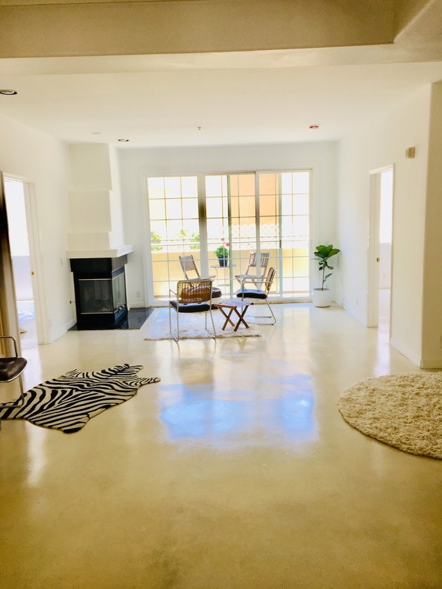 Livingroom - 10824 Bloomfield St