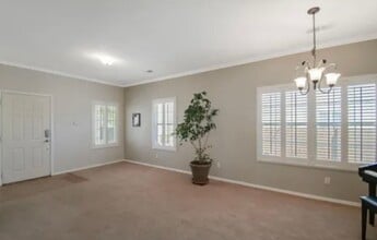 Building Photo - 6816 Glenlochy Way NE