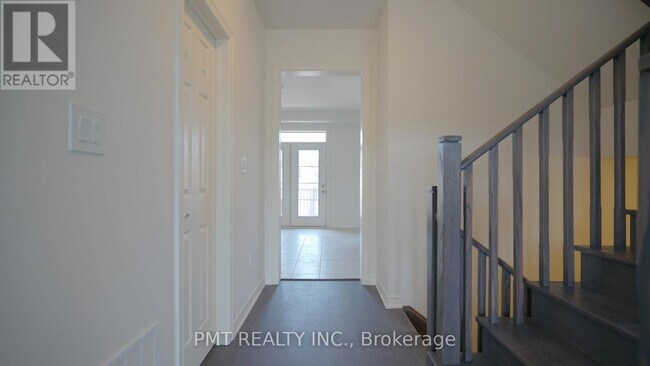 Building Photo - 3194 Sixth Line