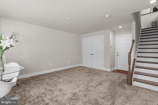 Building Photo - 287 Phoenix Dr