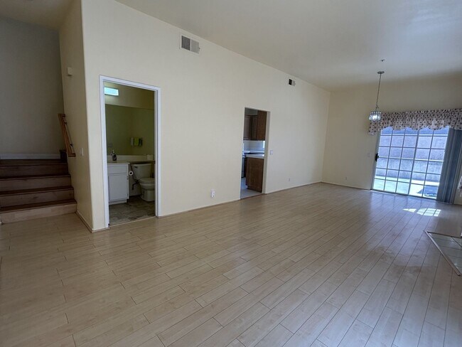 Foto del edificio - Cozy 3 bedroom Condo in the most demanded neighborhood at City of Alhambra