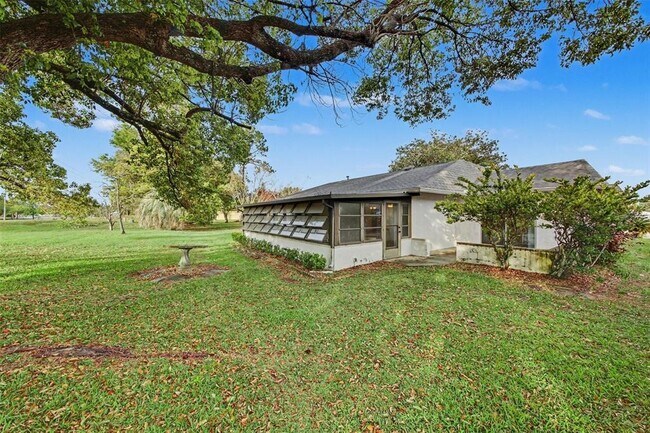 Foto del edificio - 5033 Loyola Ln