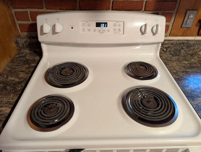 Foto del edificio - 3 Bedroom, 1.5 Bath Home with HVAC & Fence...