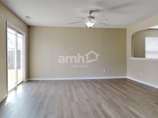 Building Photo - 516 Windsong Dr