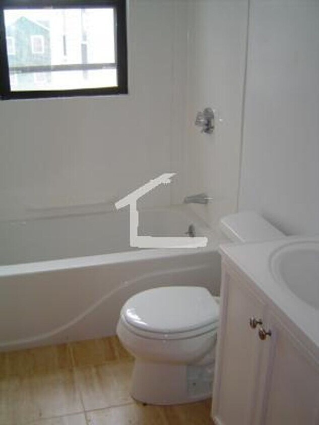 Foto principal - 3 BED 2 BATH ALLSTON 9/1