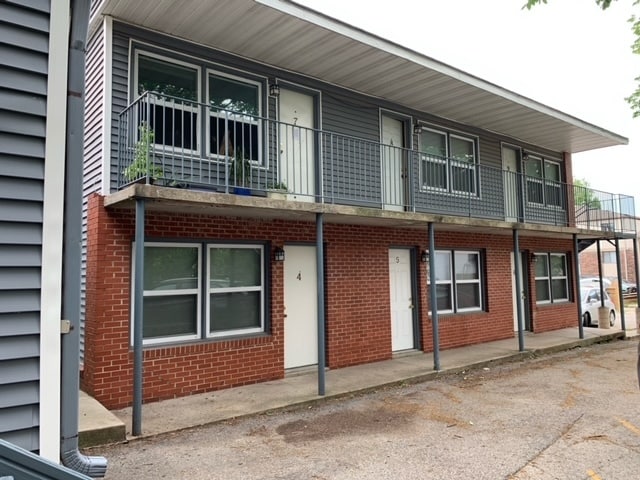 Building Photo - 621 S Dodge St
