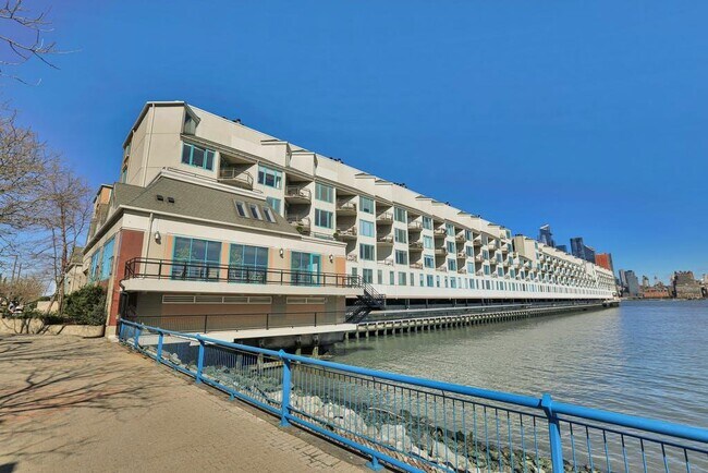 Building Photo - 600 Harbor Blvd
