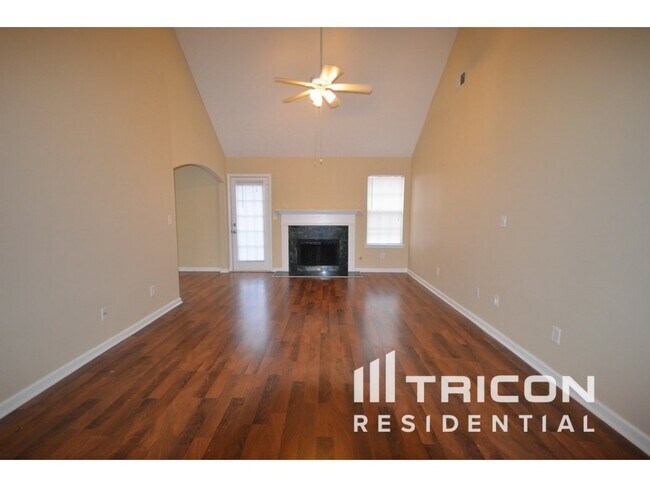 Building Photo - 2525 Lake Royale Drive Riverdale GA