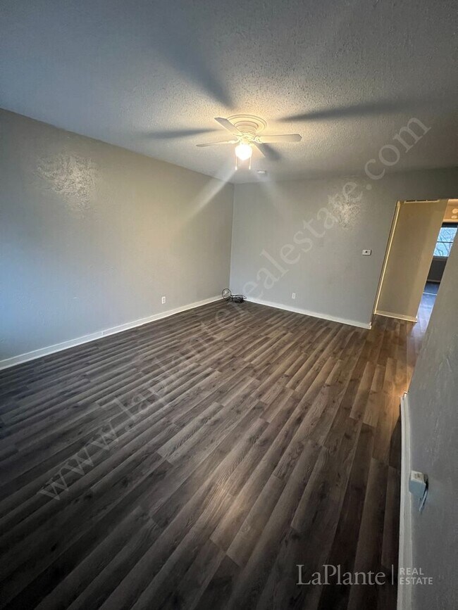 Foto del edificio - Single-Story 4 Bedroom Home for Rent