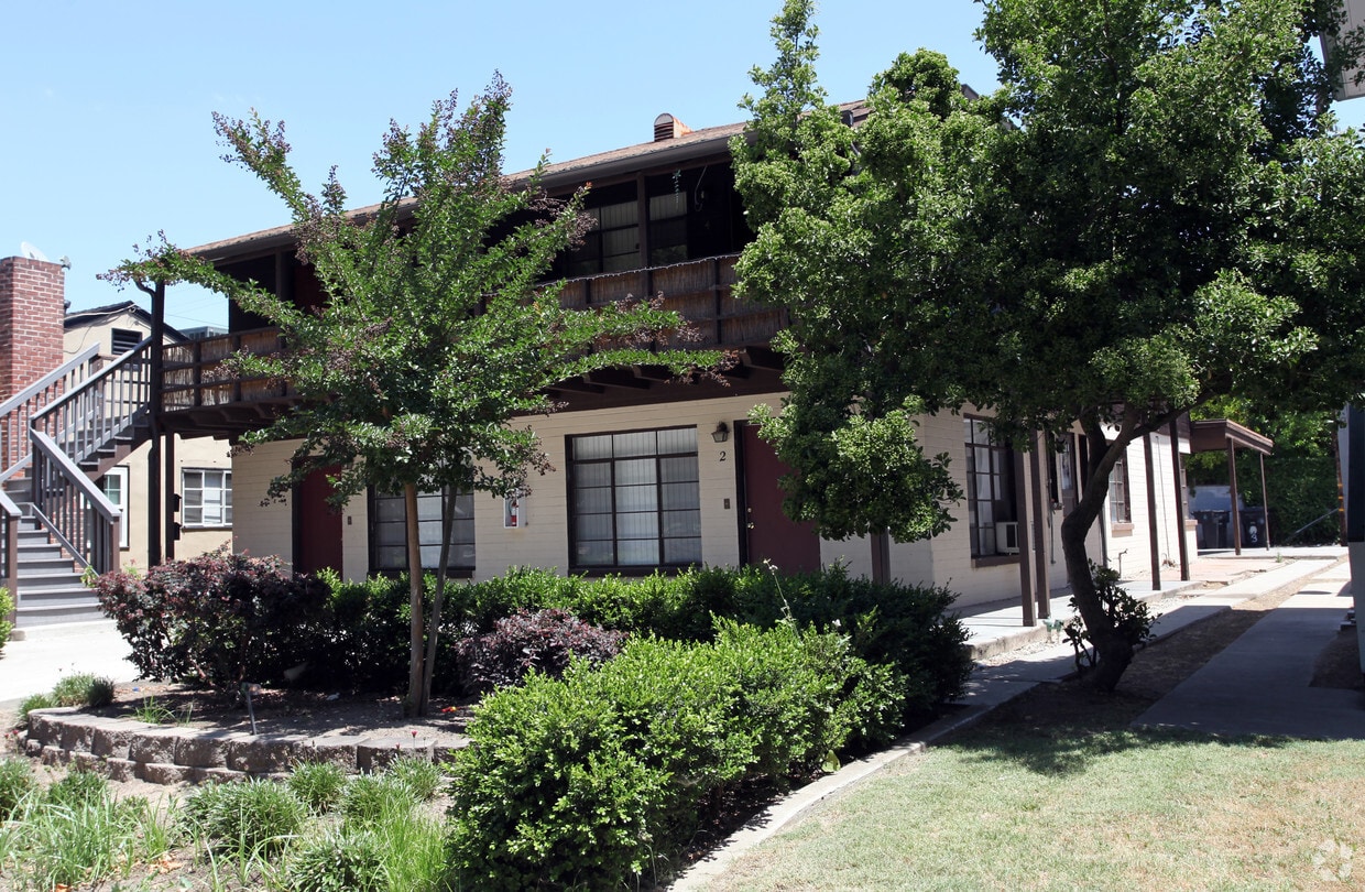 Primary Photo - 508 College Ave