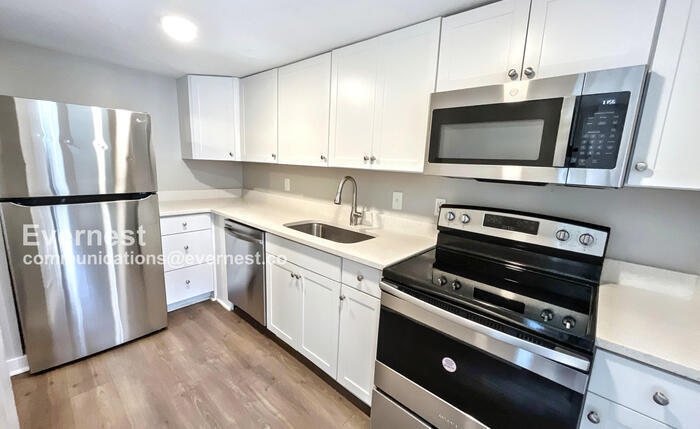Foto principal - 2406 Lyndon Ave