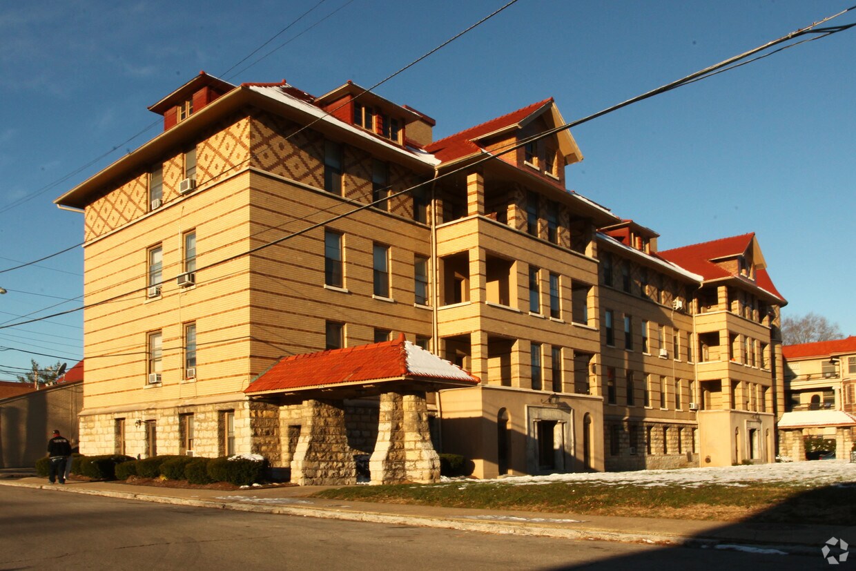 2013 Cherokee Pky, Louisville, KY 40204 Apartments in Louisville, KY