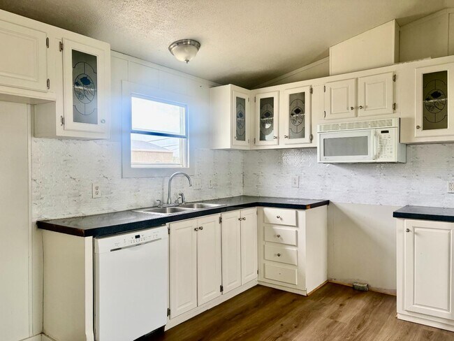 Building Photo - 150 Private Road 1610