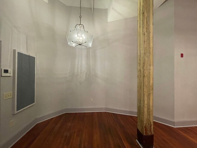 Foto del edificio - Stunning One Bedroom Loft in the Heart of ...