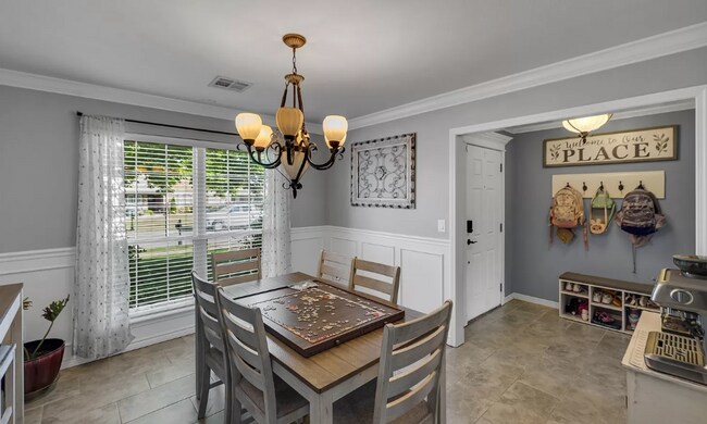 Building Photo - Spacious 3 Bed, 3 Bath Home with Luxury Am...