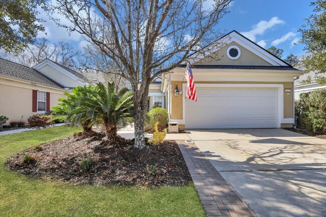 Building Photo - Charming 2-Bedroom, Plus Den Home with 2 F...