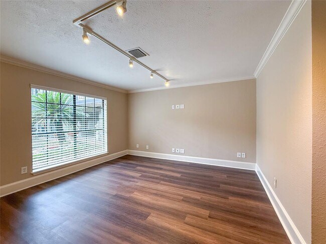 Building Photo - 3402 Garrott St