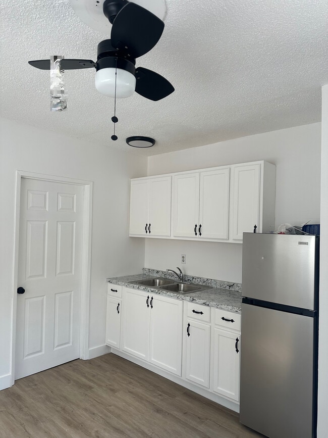 Building Photo - 9036 Carson St