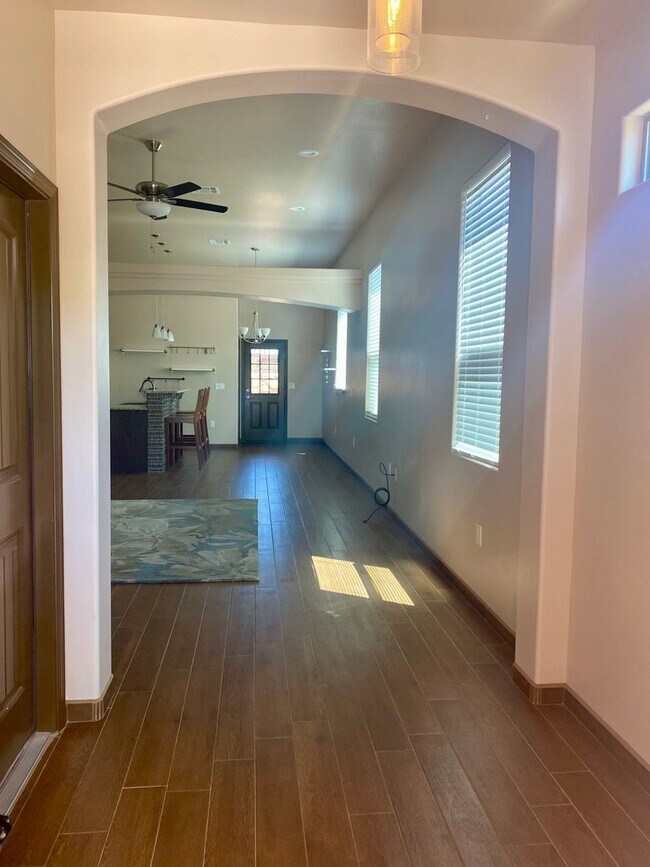 Building Photo - 5135 Kensington way- Spacious 3-Bedroom Ho...