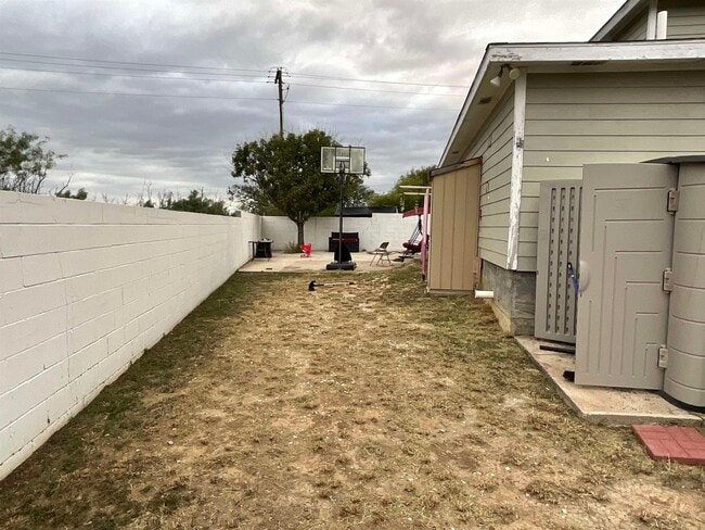Building Photo - 915 Rutledge Dr