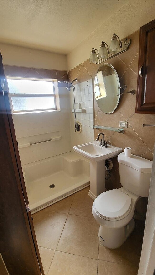 Foto del edificio - $3,330MONTHLY;3970 NW 171ST TER MIAMI GARD...