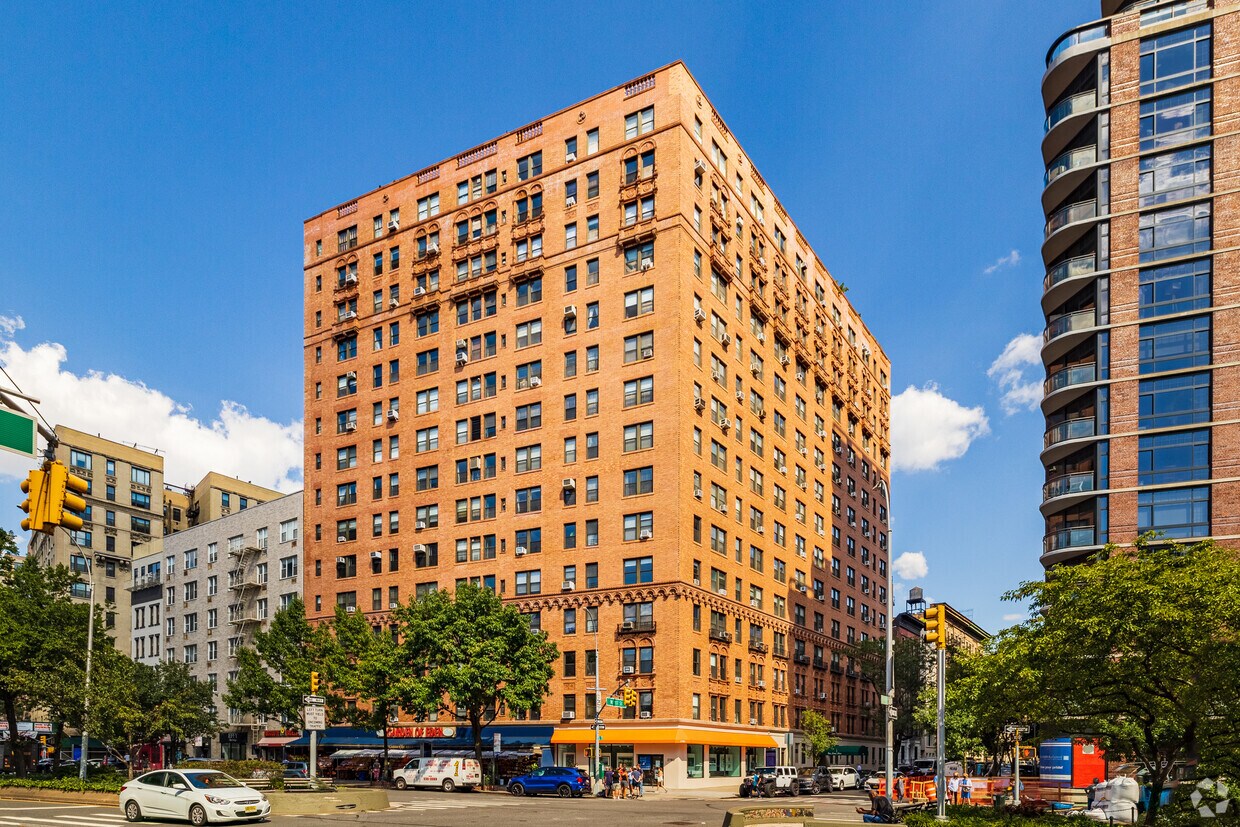 Primary Photo - 245 W 107th St