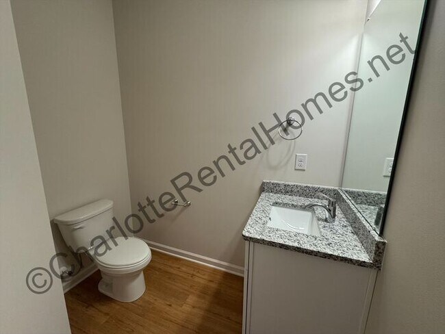 Foto del edificio - New 3 bed 2.5 bath home in Hickory!