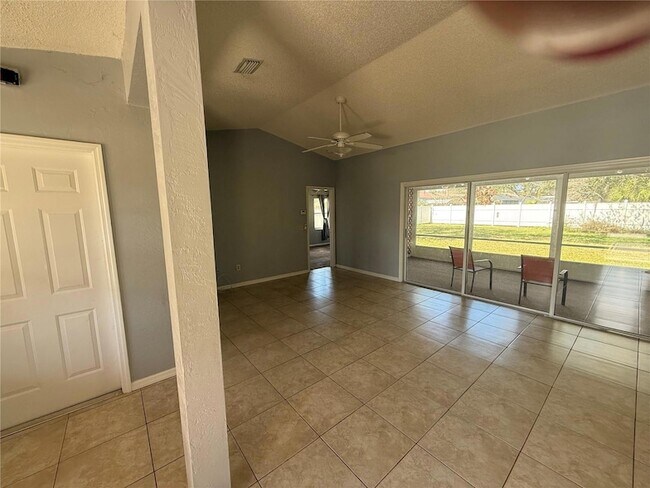 Foto del edificio - 106 Freeport Ln