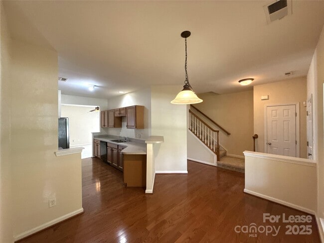 Foto del edificio - 6160 Prosperity Church Rd