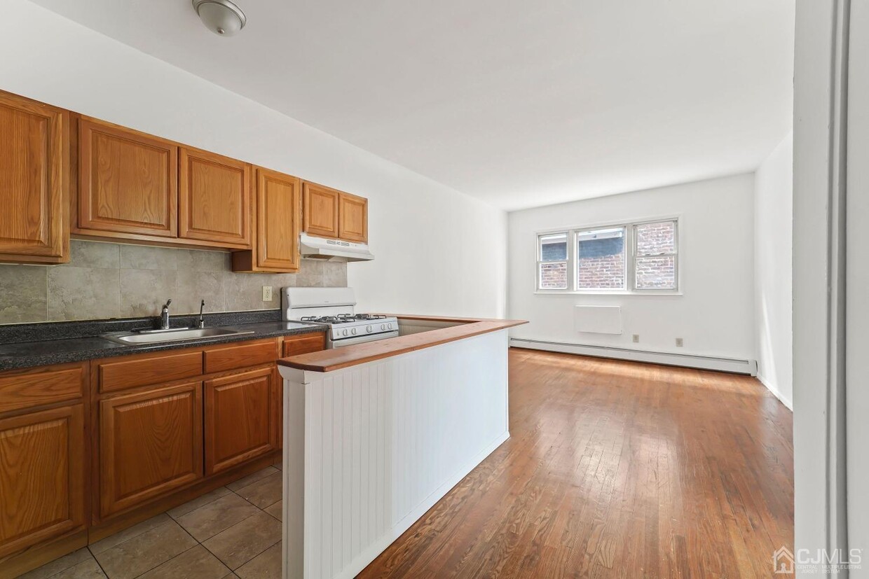 27 Jackson St Unit E, South River, NJ 08882 Room for Rent in South