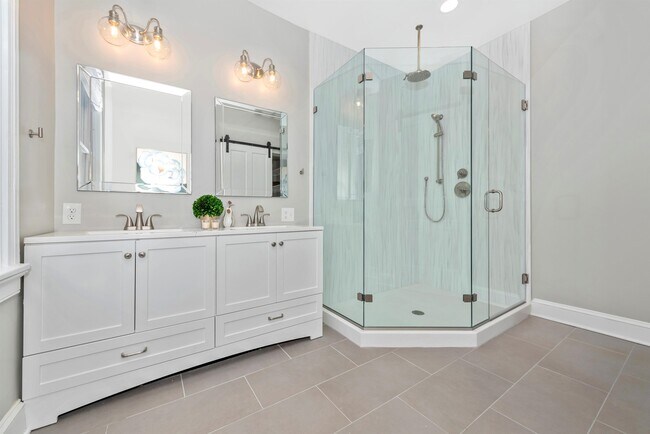 Foto del edificio - 6 W 4th St