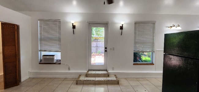 Building Photo - 1649 Avocado Ave