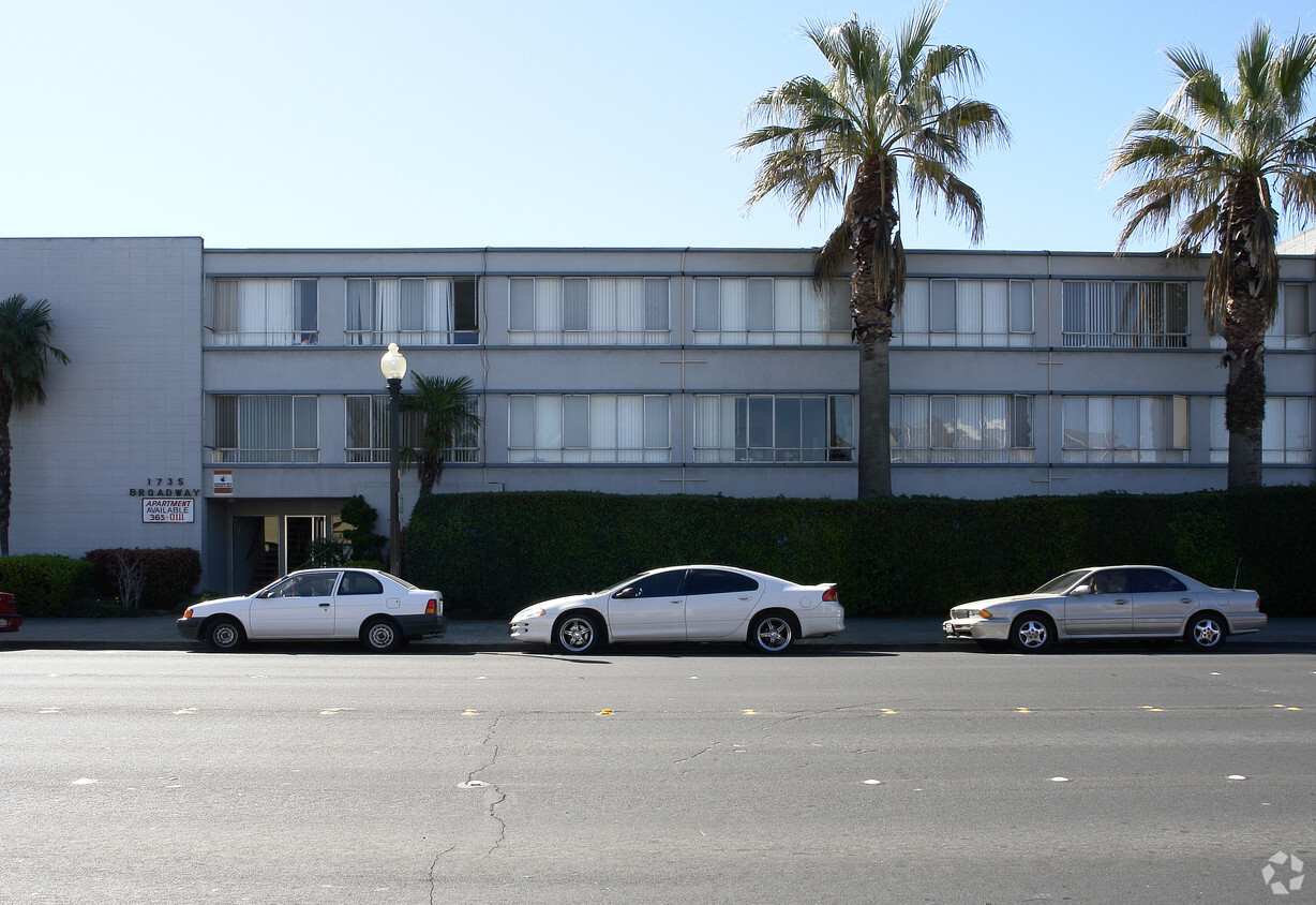 Building Photo - Broadway Apartments