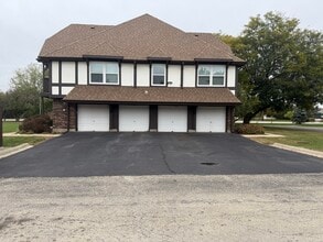 Building Photo - 1642 Country Lakes Dr