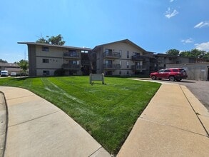 Building Photo - 625 Manhattan Pl