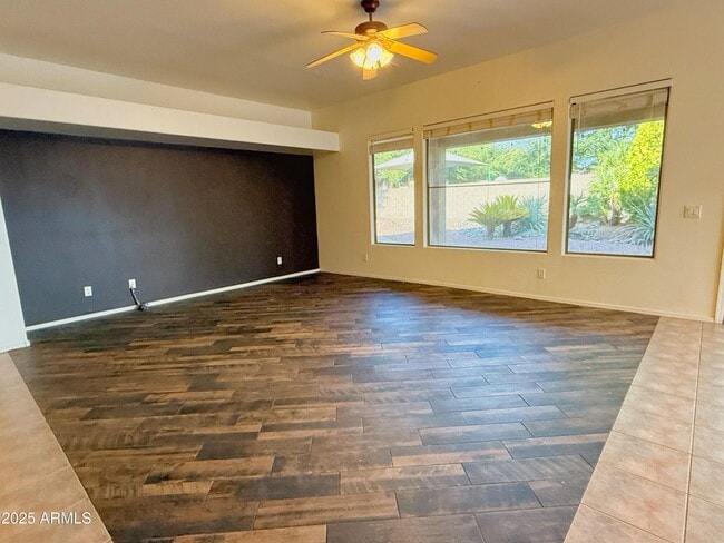 Building Photo - 2729 S Sorrelle