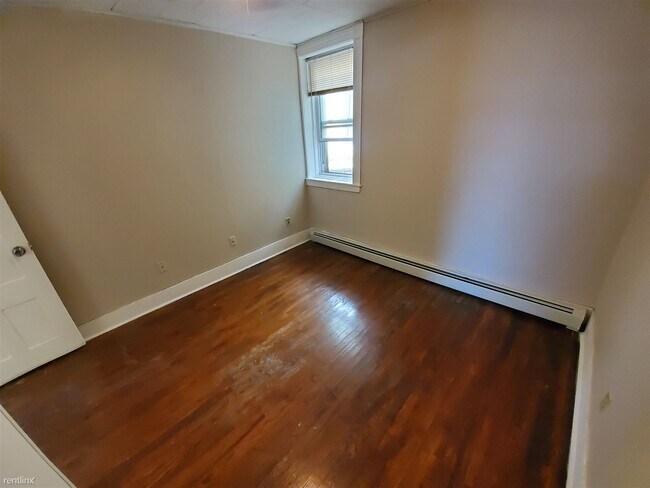 Foto del edificio - 2 br, 1 bath  - 70 Mulberry St Apt B