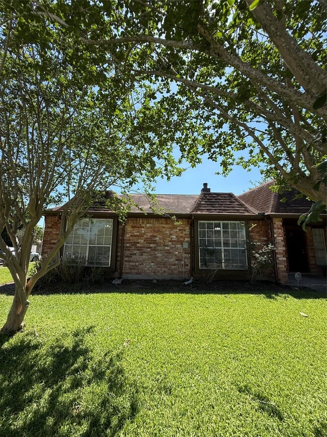 Building Photo - 9503 Homeland Dr