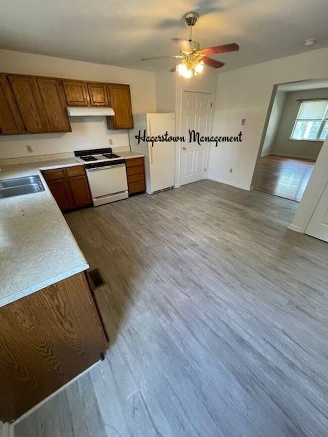 Building Photo - Must See! 2BR Duplex on S Cannon Ave