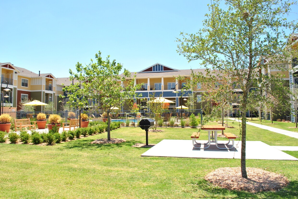 Primary Photo - Mariposa at Jason Avenue