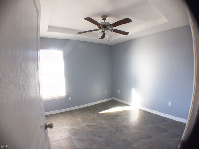 Foto del edificio - 3206 Hill Crest Dr