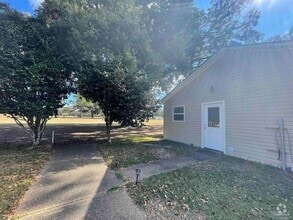 Building Photo - 5864 Tanglewood Dr