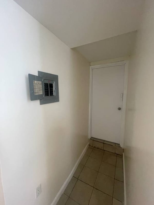 Primary Photo - 839 Montgomery St
