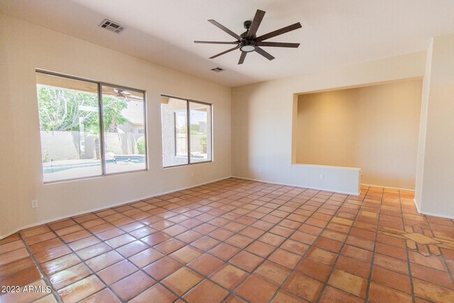 Building Photo - 770 W Aloe Pl
