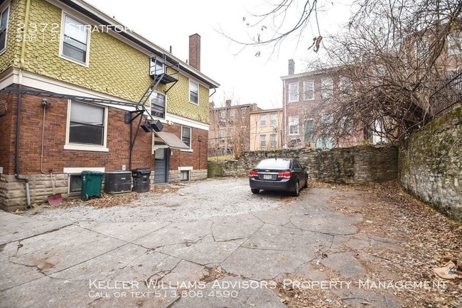 Building Photo - 2372 Stratford Ave