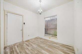 Building Photo - 880 Tully St