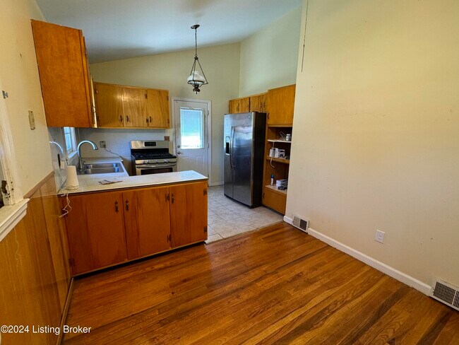 Building Photo - 5814 Cole Ave