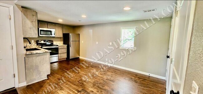 Foto del edificio - Nice Updated 3 Bed, 1 Bath in KCK-Availabl...